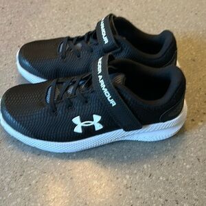 Youth Under Armour Sneaker